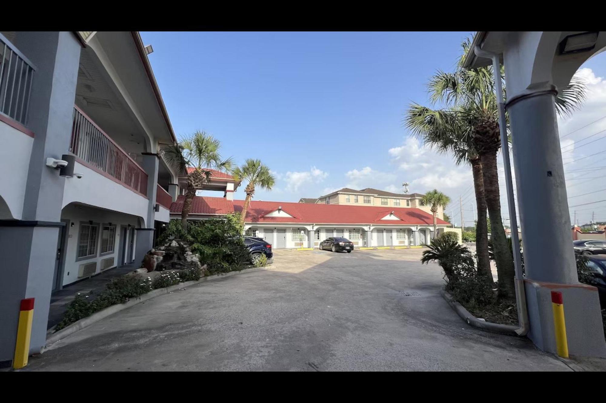 Kiwi Inn Willowbrook Hwy249 Louetta 외부 사진