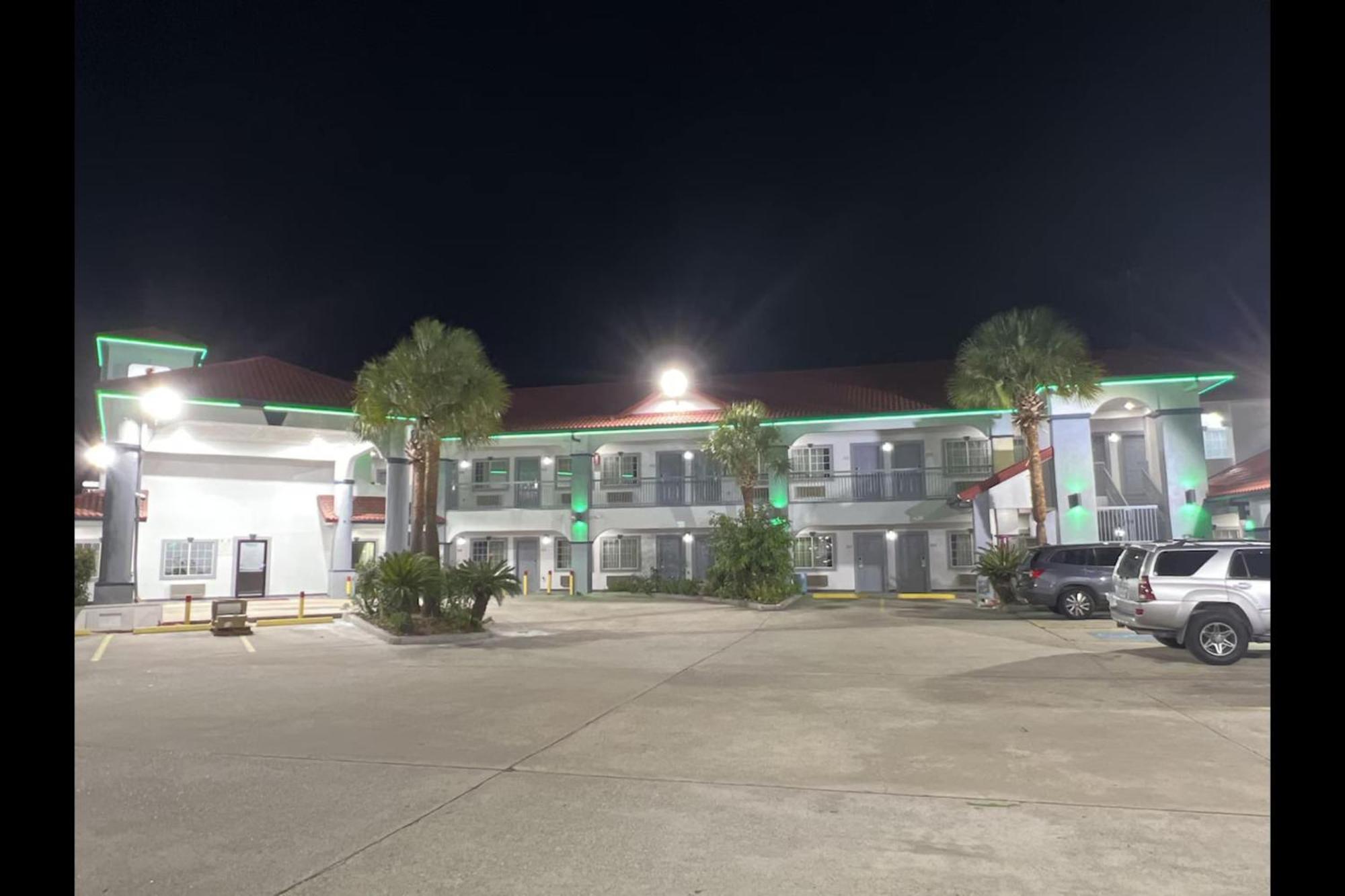 Kiwi Inn Willowbrook Hwy249 Louetta 외부 사진